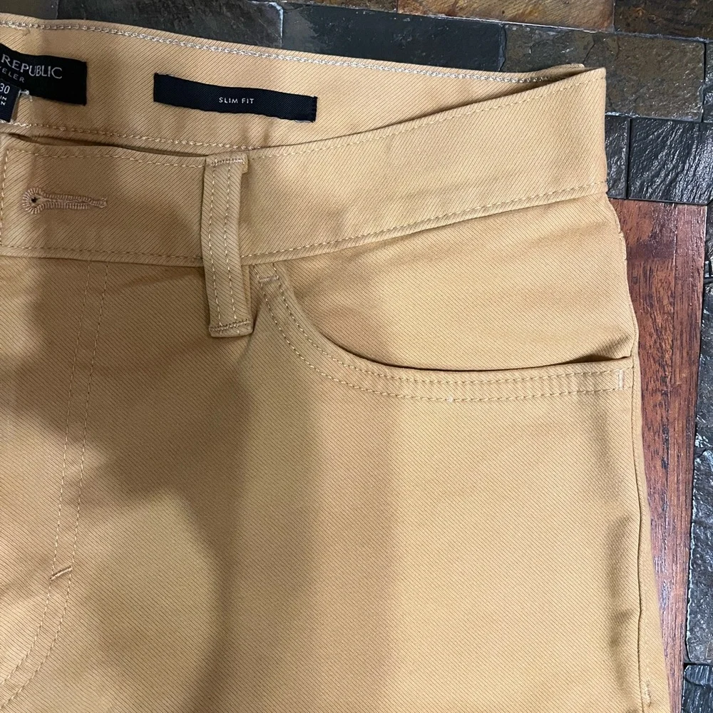 Banana Republic Men's Mustard Slim Traveler Pants 31x30 - Picture 3 of 6